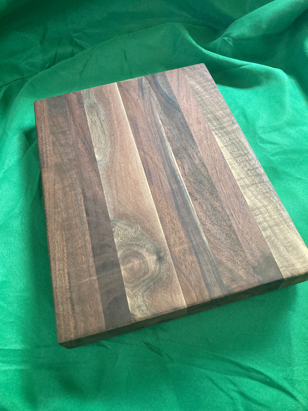 Medium wood cutting board