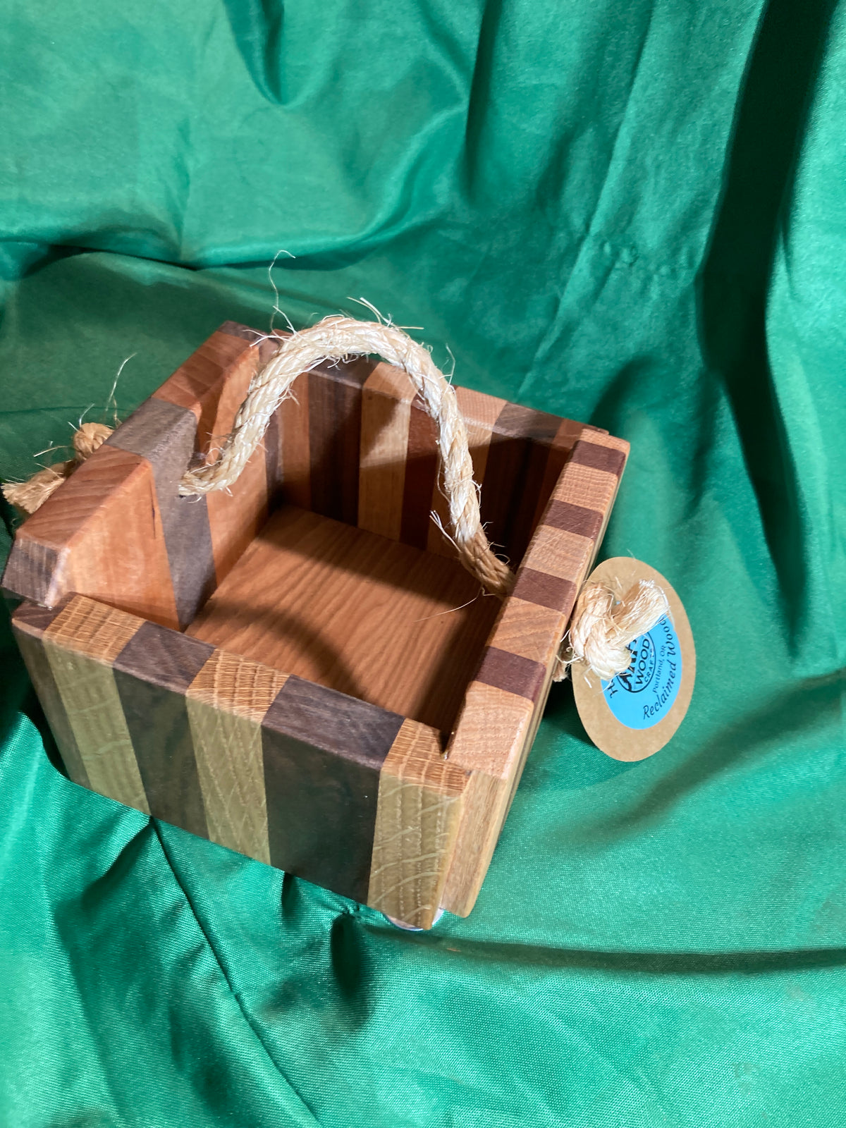 Wood box with rope handle. Home decor. Bathroom decor. Small storage. Reclaimed wood. Handmade gift. High quality. Cherry. Oak. Sapele. Walnut.