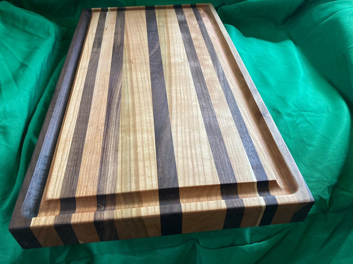 Jumbo wood cutting board with juice groove