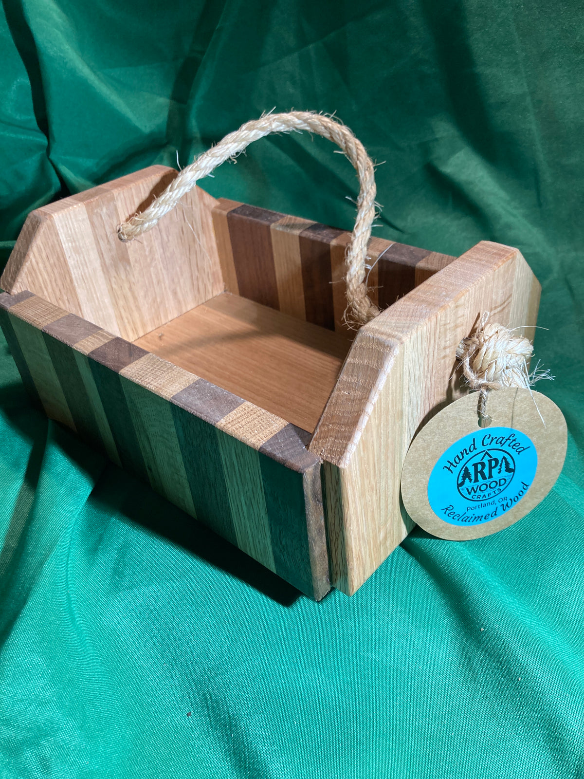 Wood box with rope handle. Home decor. Bathroom decor. Small storage. Reclaimed wood. Handmade gift. High quality. Oak wood. Walnut wood.